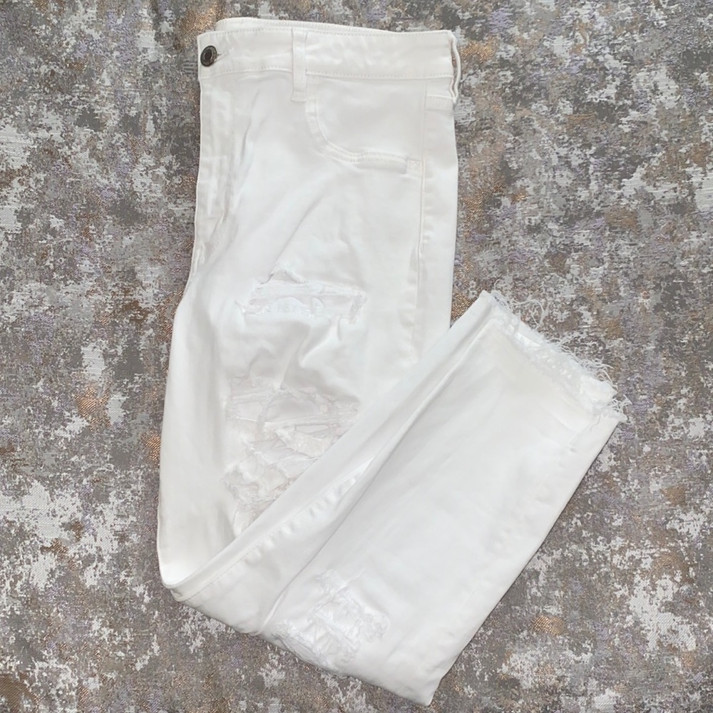 AE STRETCH DISTRESSED JEANS